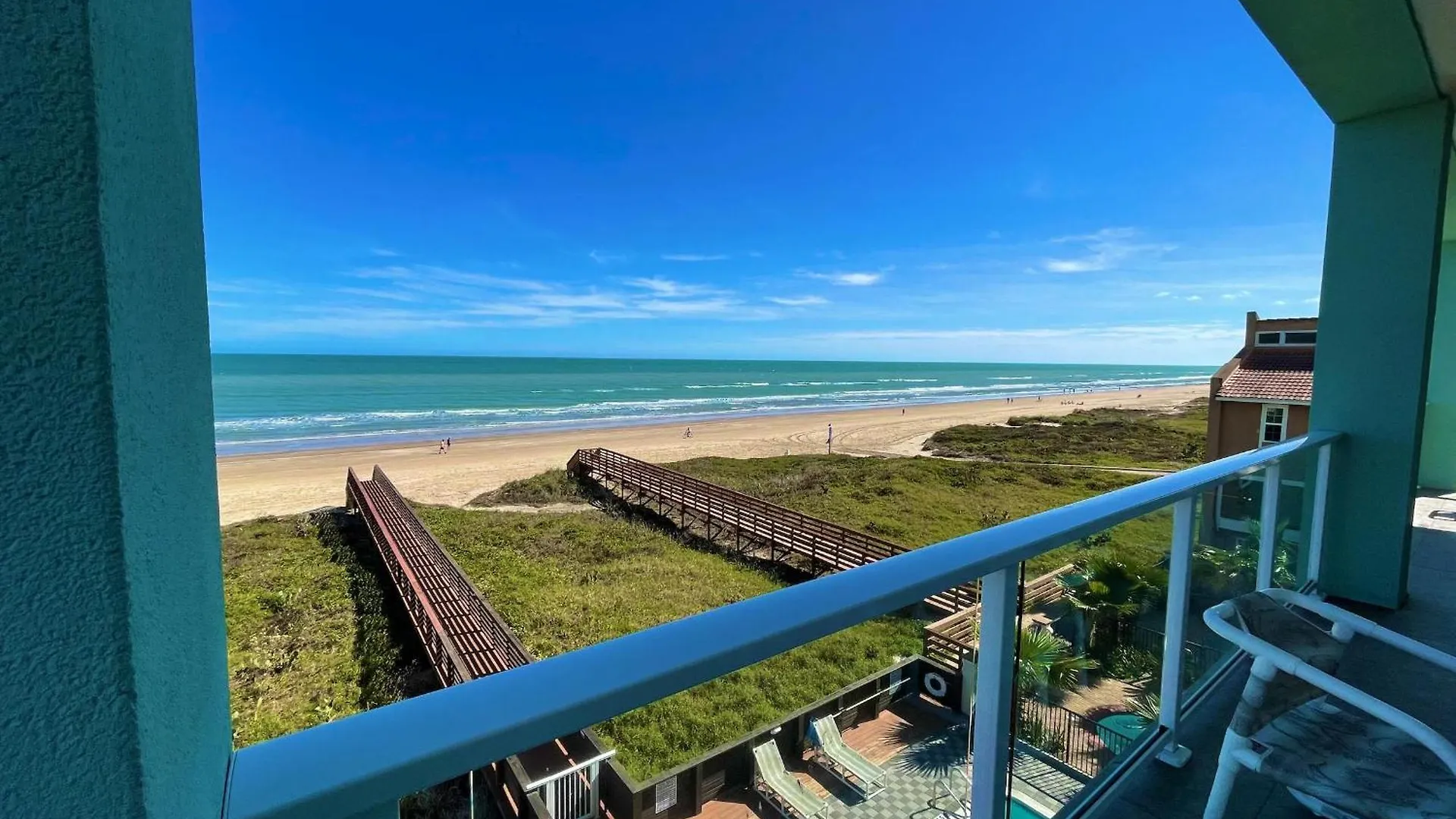 5 Bedroom Beachfront - 3rd Floor