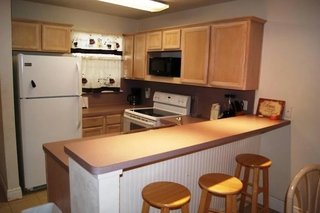 Apartment Sun Dancer #3 Mid Island 2 Minute Walk Access *