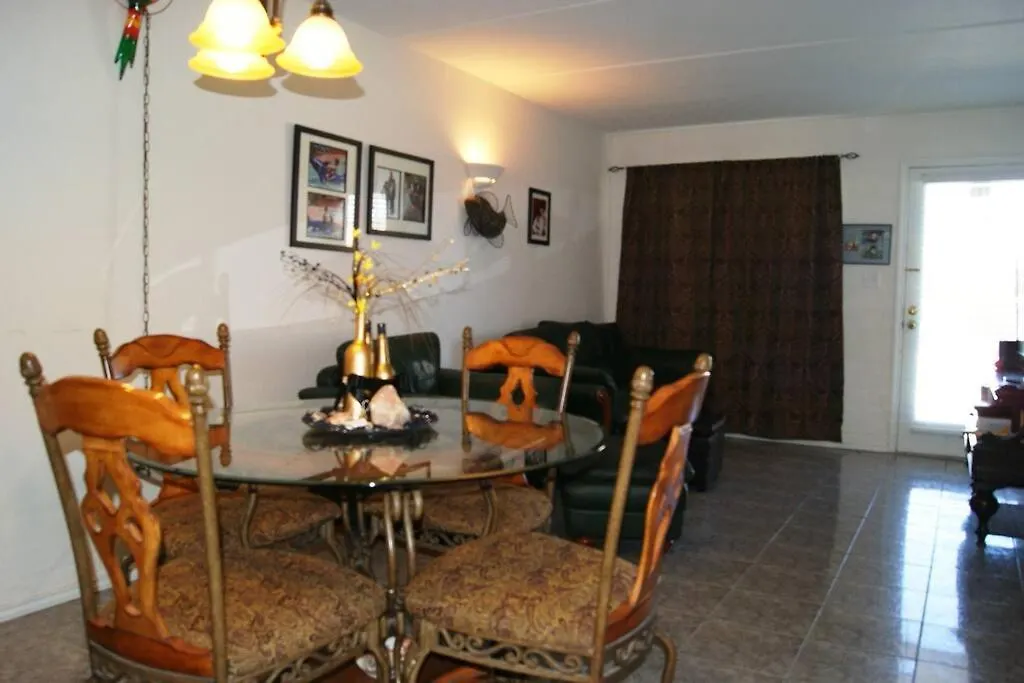 Parklane #105 2-3 Minute Walk To Access Appartement *