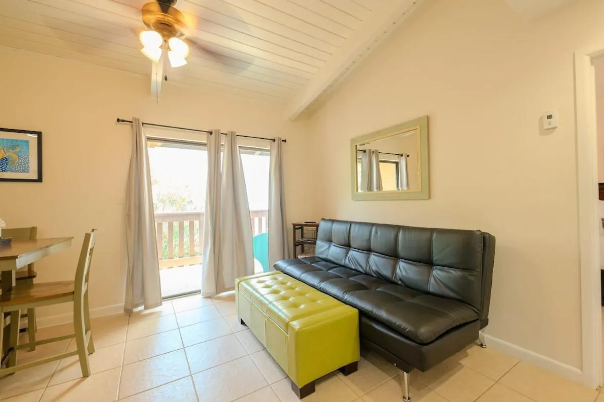 Tropical Retreat Coastal 1br Getaway With Balcony 212 Lägenhet