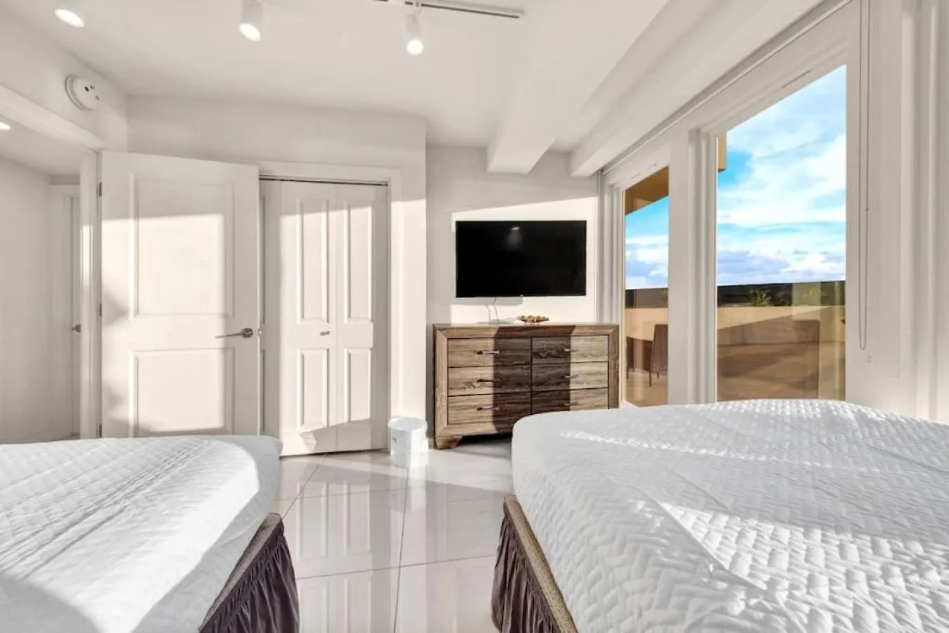 Luxury Beachfront With Amazing Sunset Views Holiday home