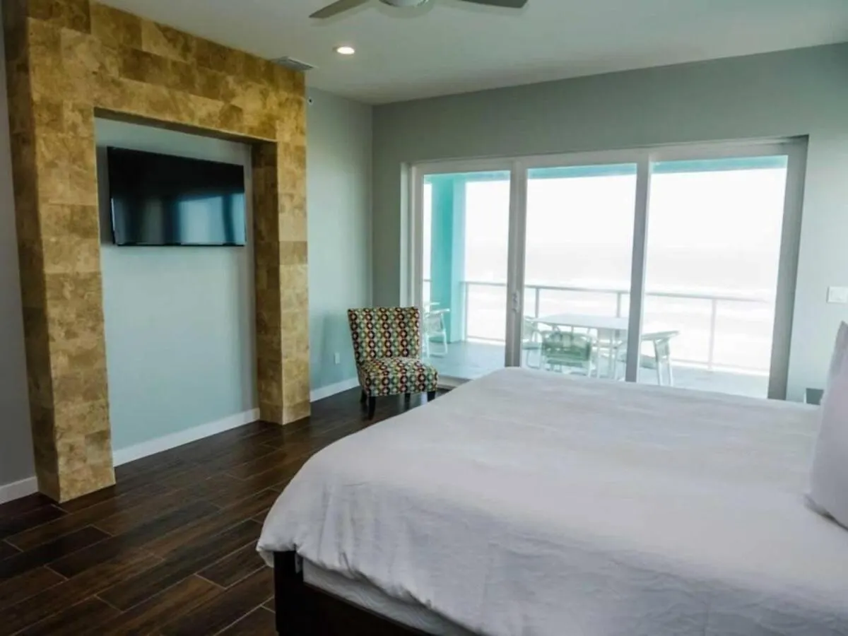5 Bedroom Beachfront - 3rd Floor Apartmán