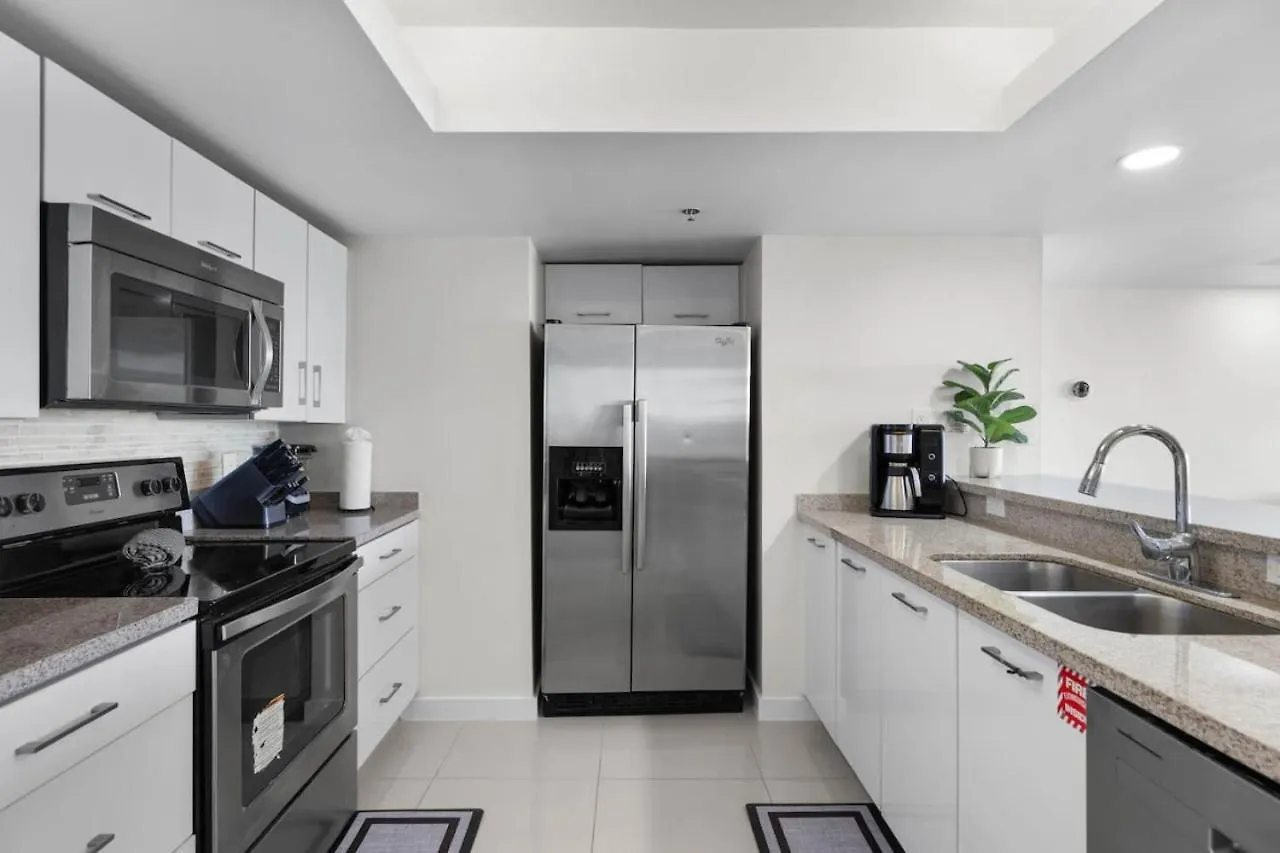 Stunning Sunsets And Spacex Views Apartment