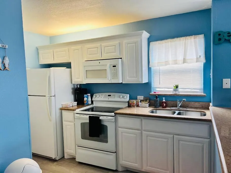 2 Bedroom Walk To The *