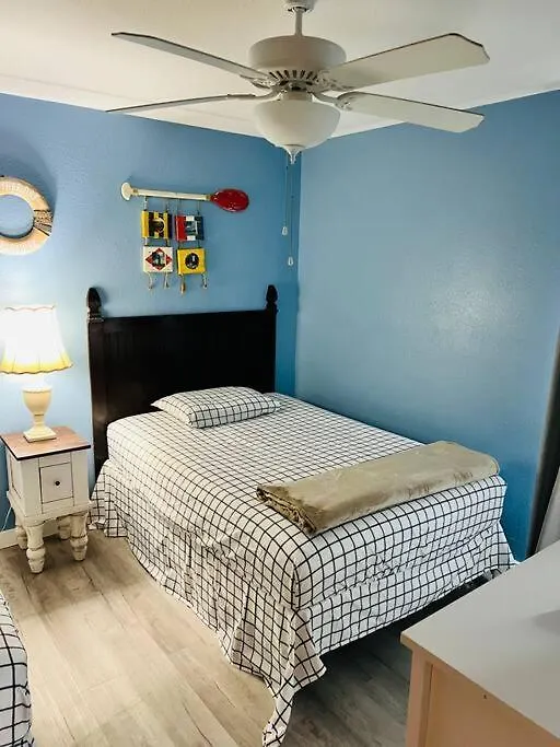 2 Bedroom Walk To The Apartment