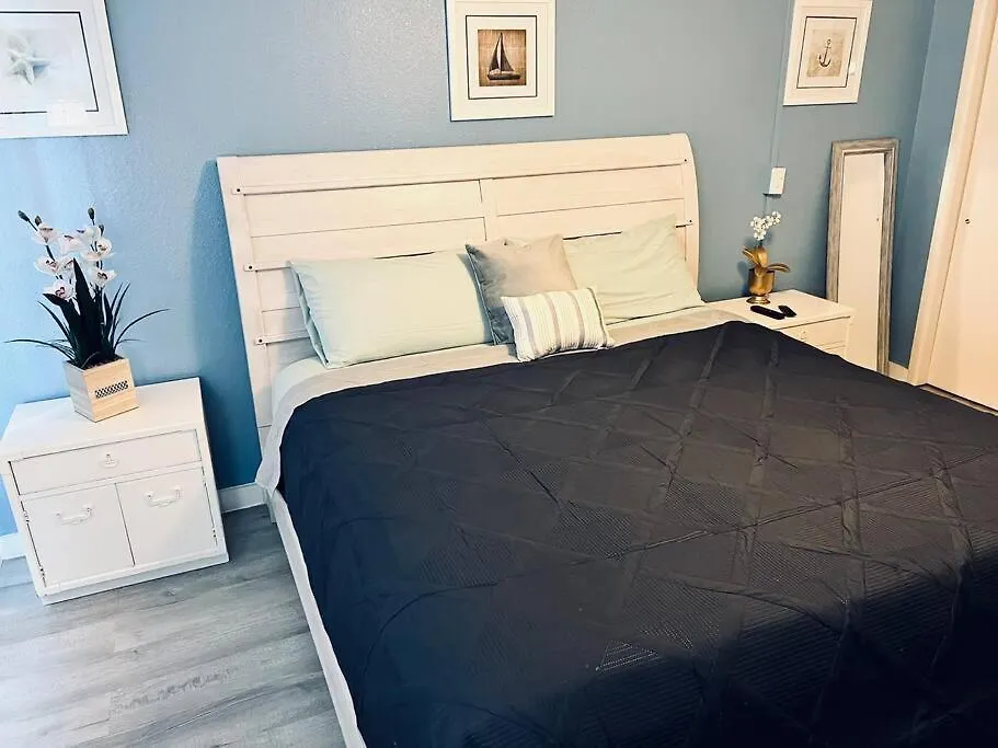 2 Bedroom Walk To The * South Padre Island