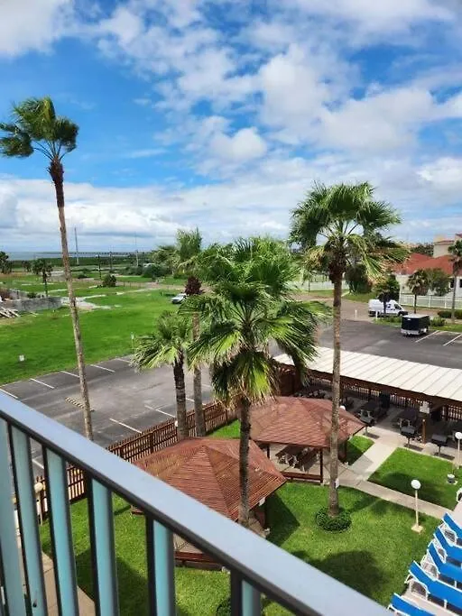 2 Bedroom Walk To The Apartment *