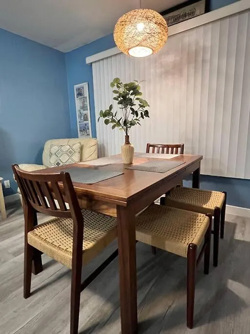 2 Bedroom Walk To The