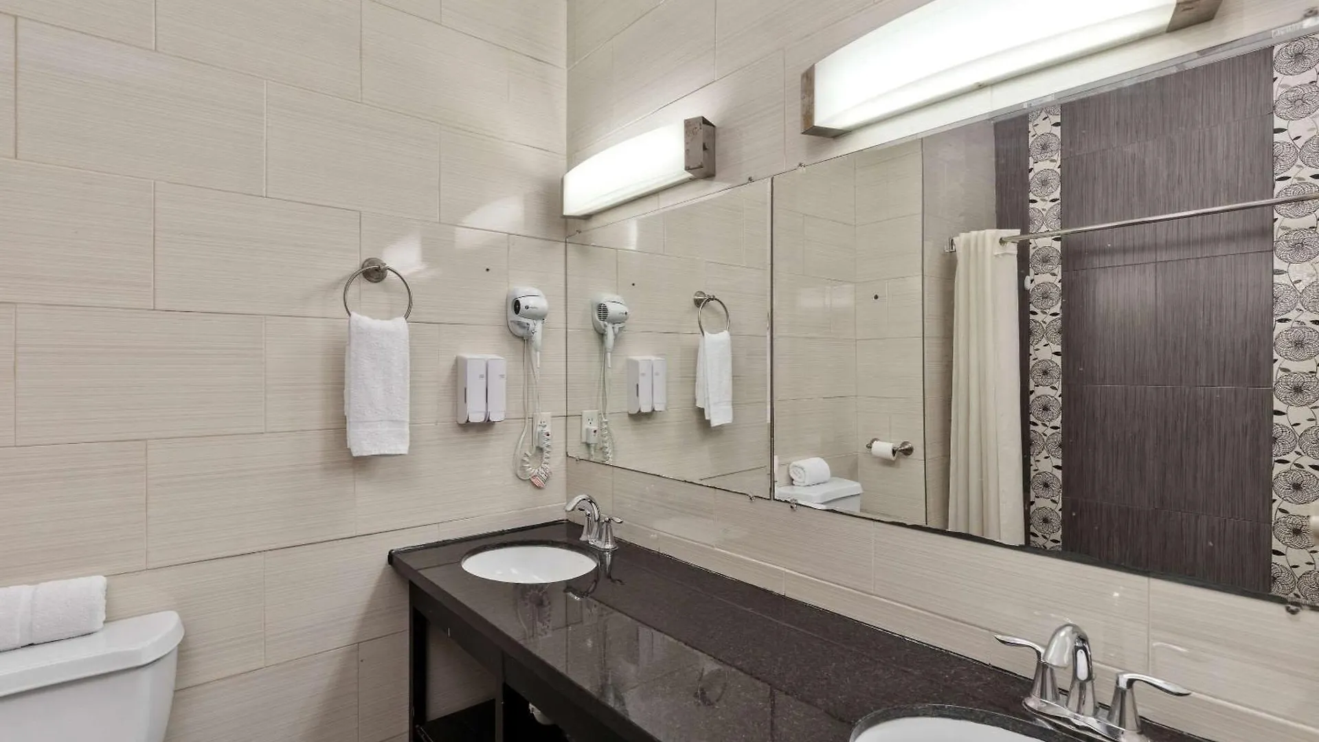 Windwater And Marina Hotel