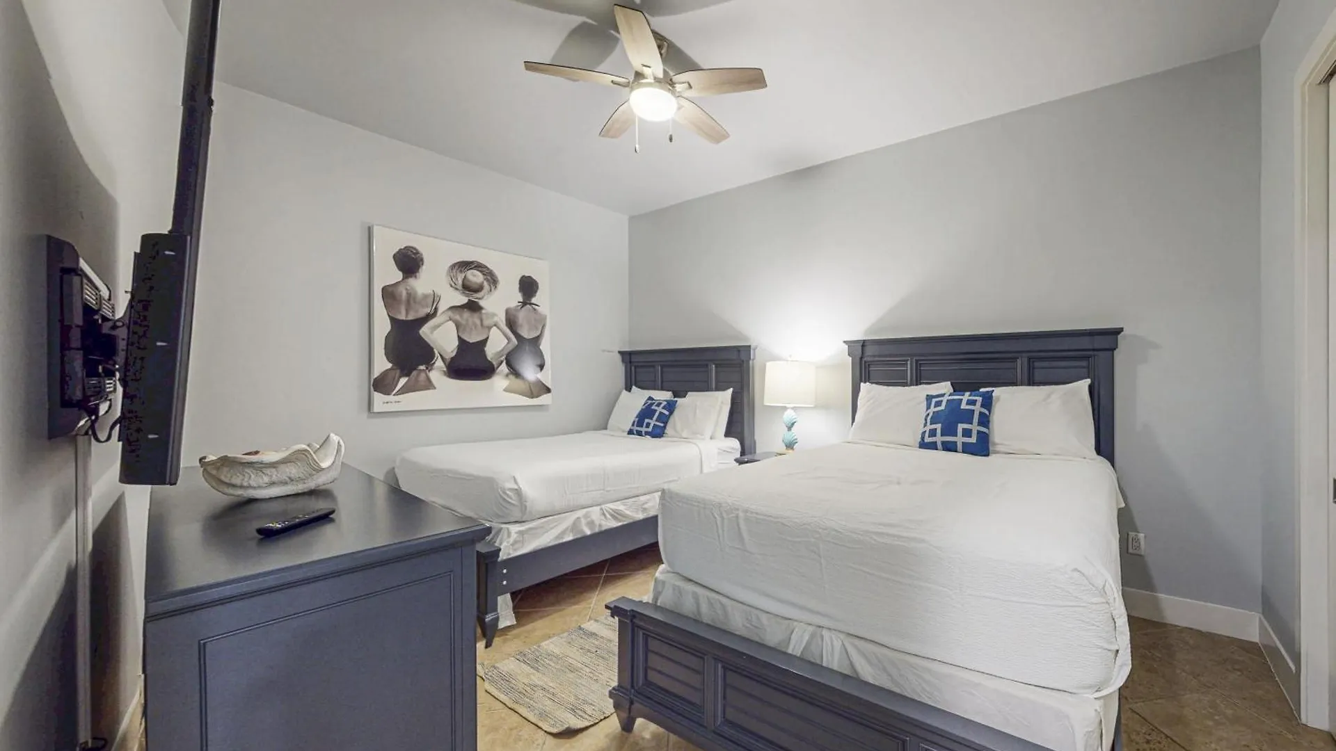 Sapphire #606 Apartment