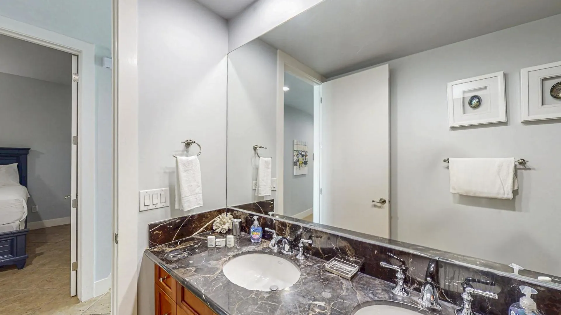 Sapphire #606 Apartment