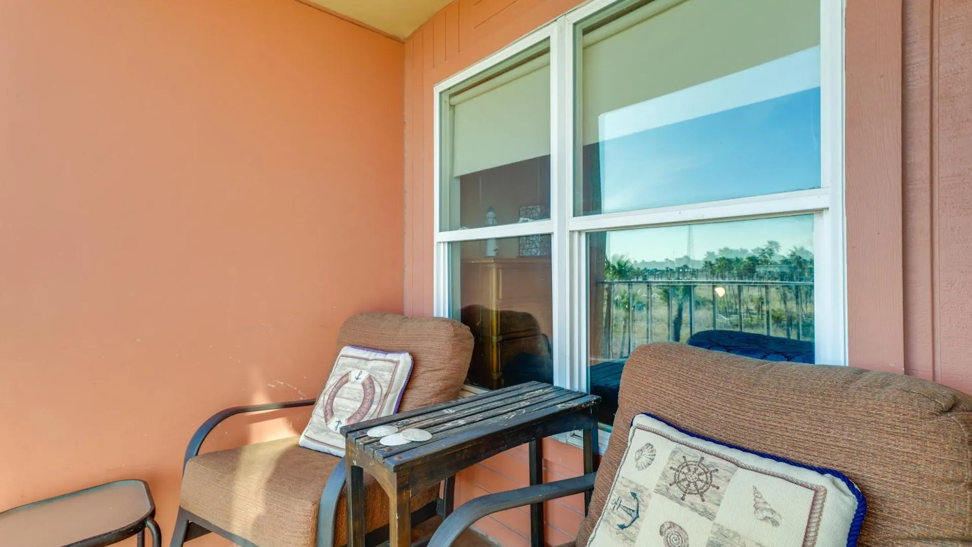 Apartment - Walk To Beaches! *