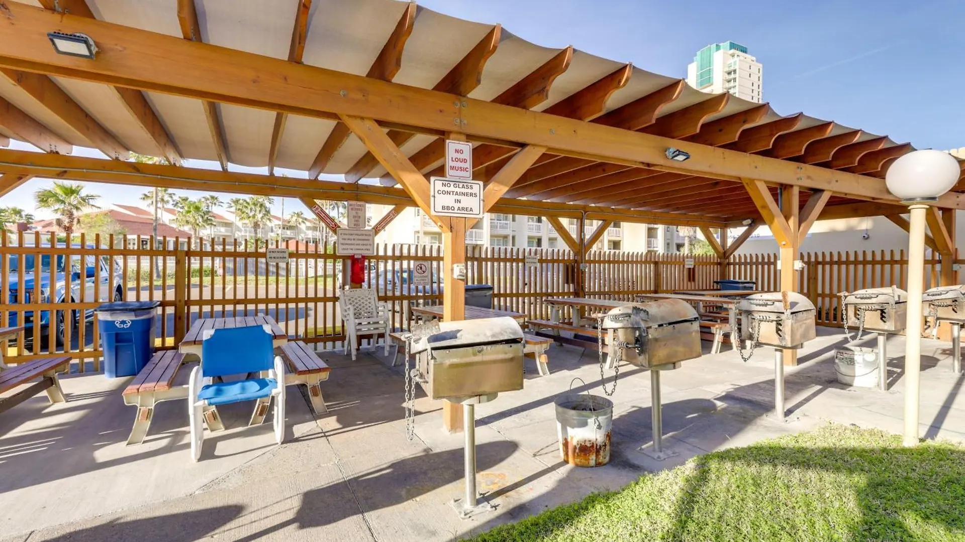 - Walk To Beaches! Apartment