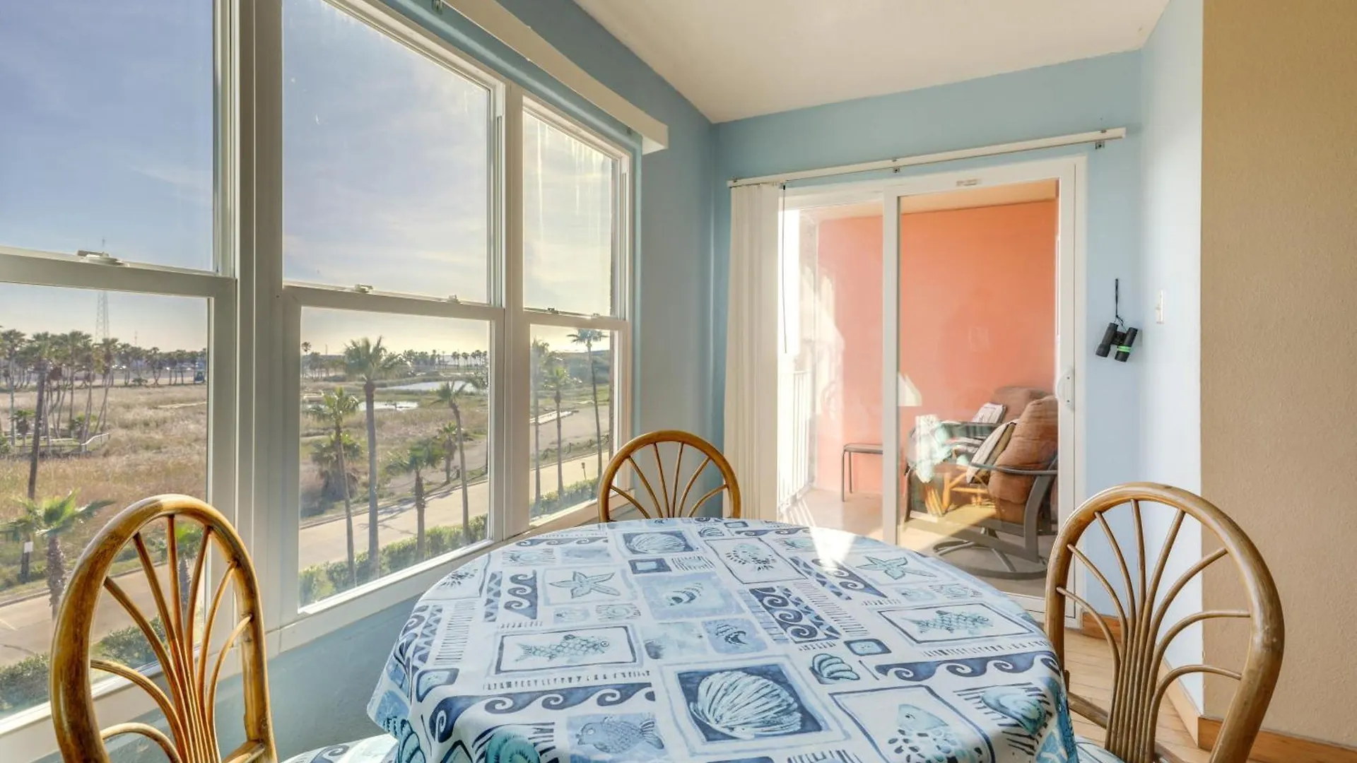 - Walk To Beaches! Apartment South Padre Island