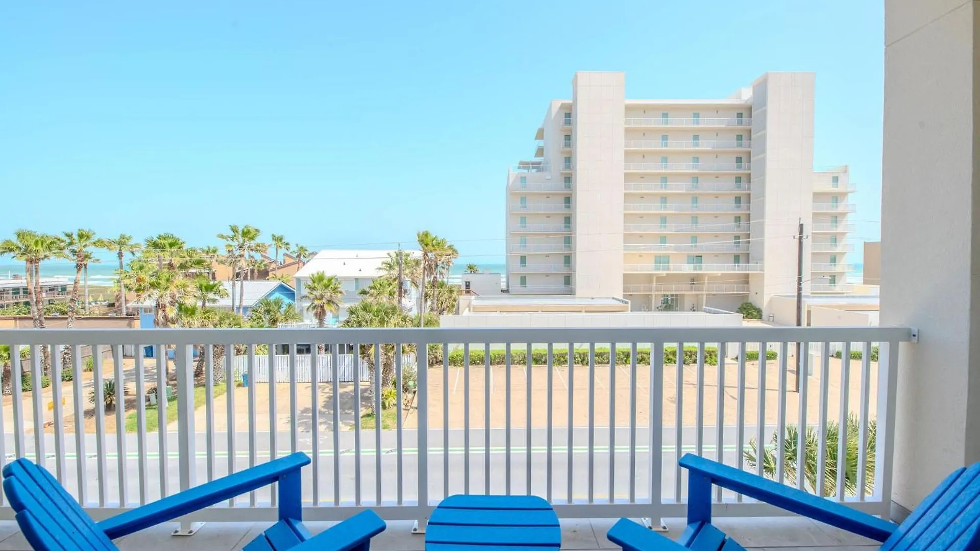 Moonlit Dunes Den Apartment