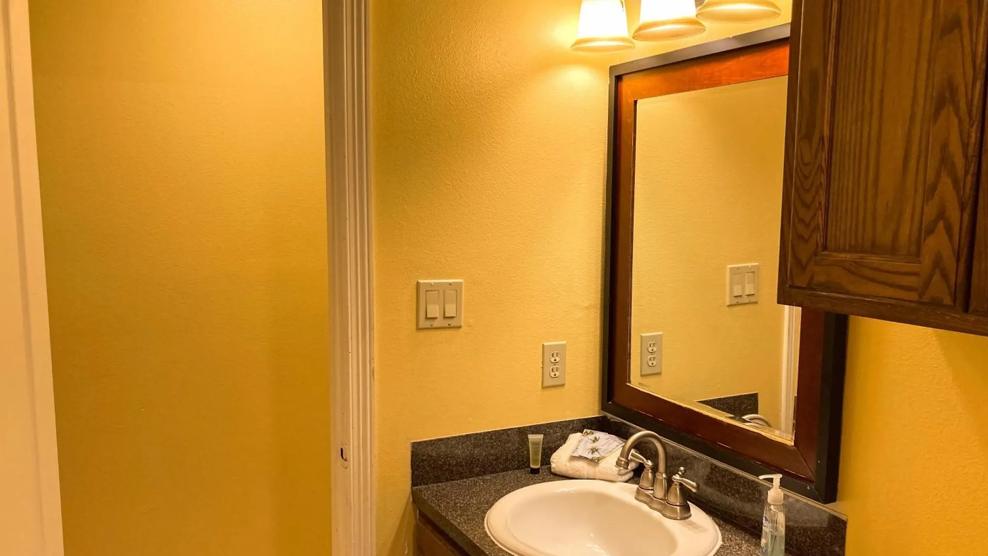 Lantana Retreat Unit #3 Apartment *