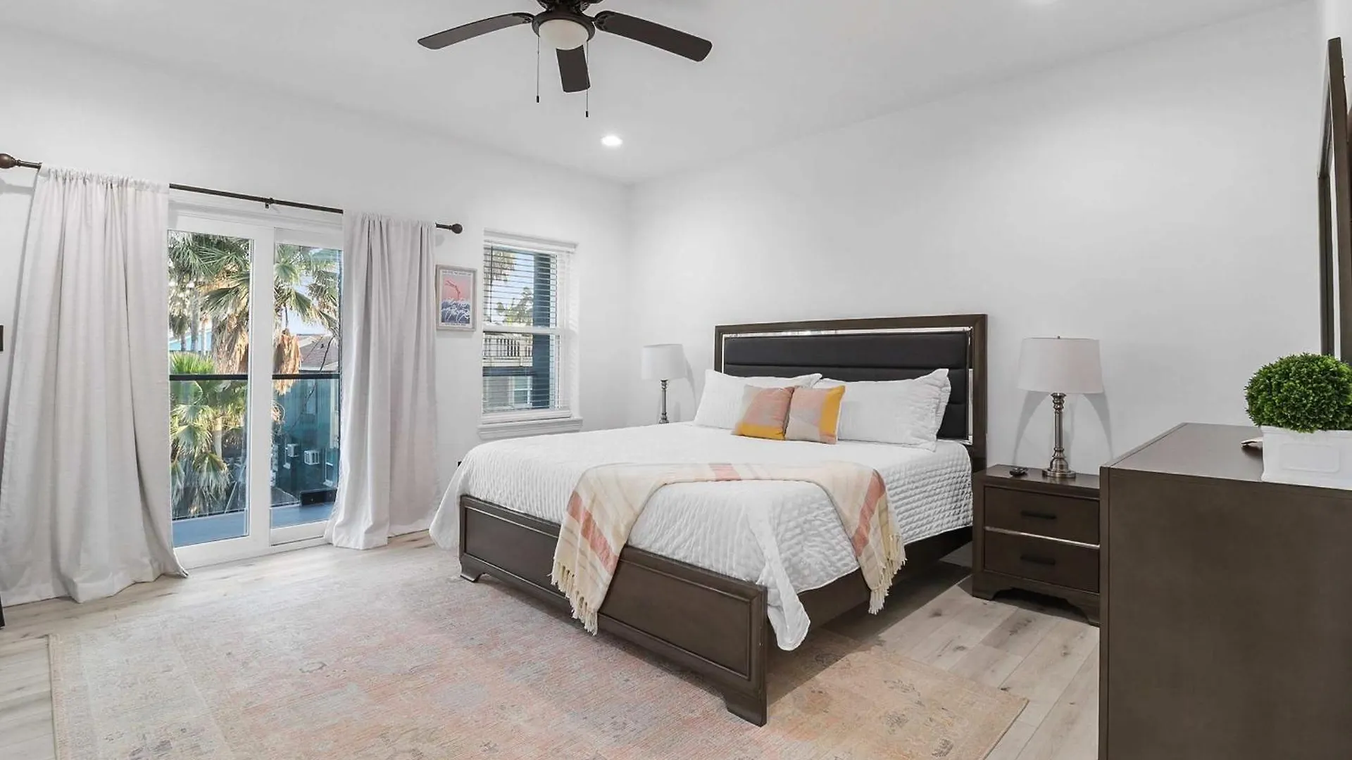 Immaculate Townhouse W Pool & Balcony South Padre