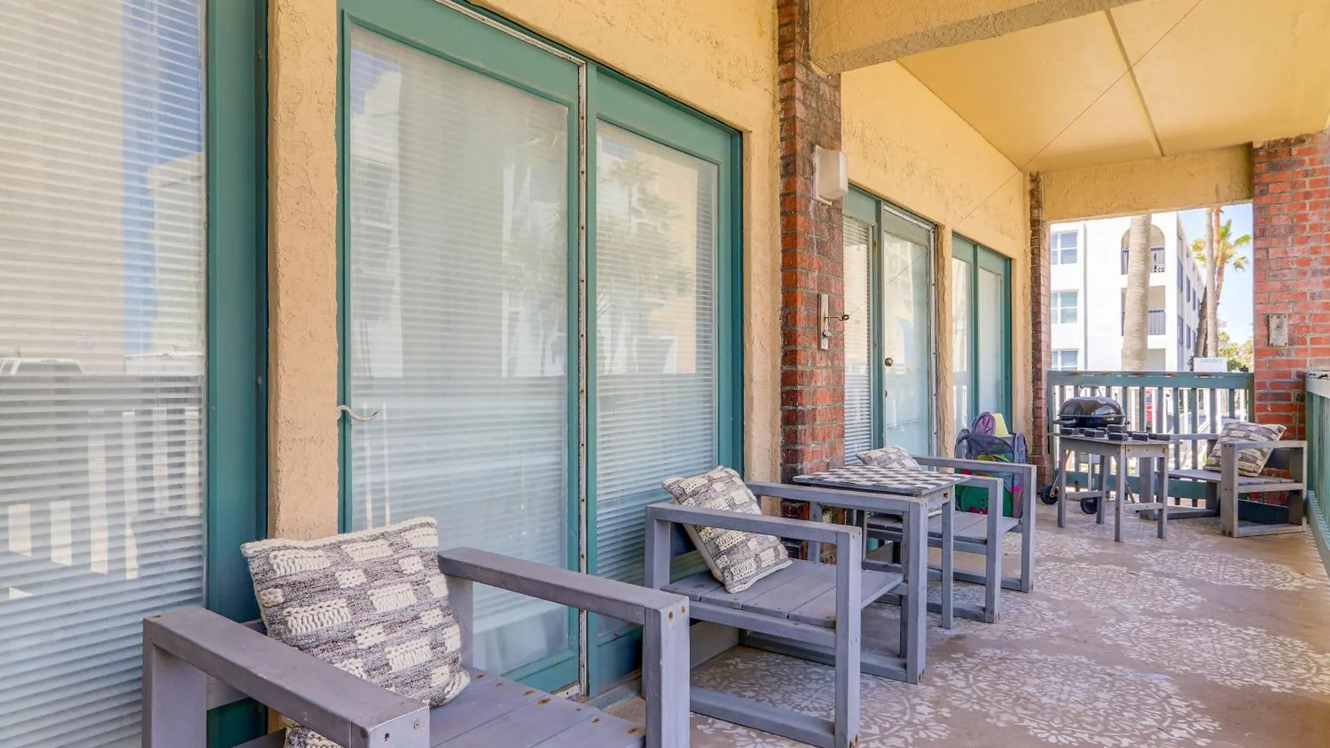 Luxe South Padre With Pool - Walk To Beach! *