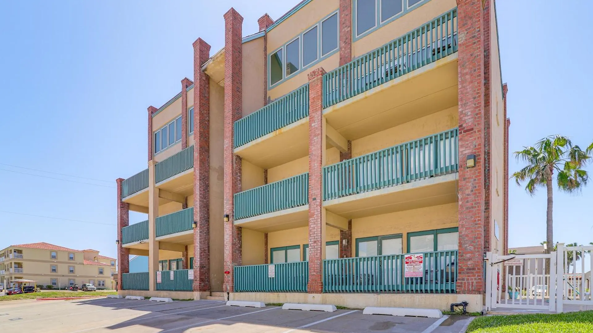 Luxe South Padre With Pool - Walk To Beach!