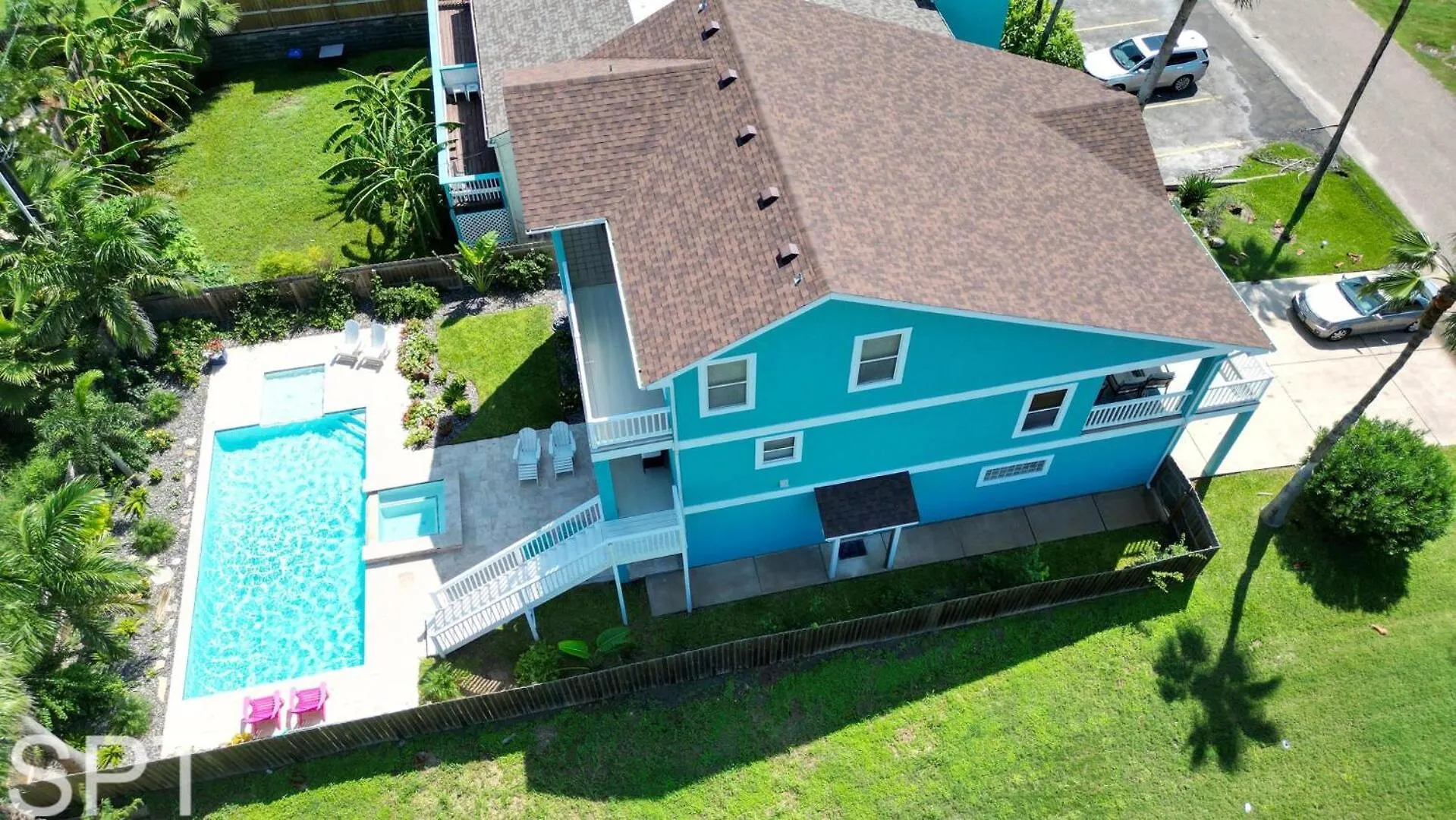Tranquil Turquoise Retreat *