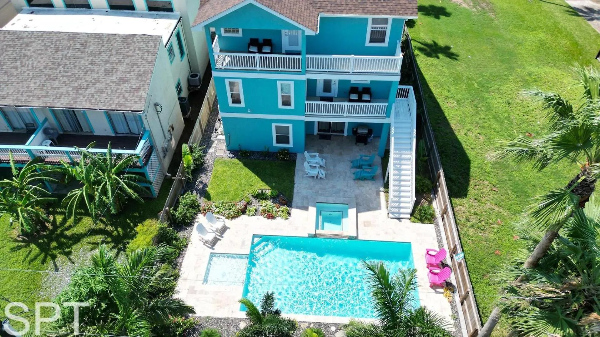 Tranquil Turquoise Retreat *