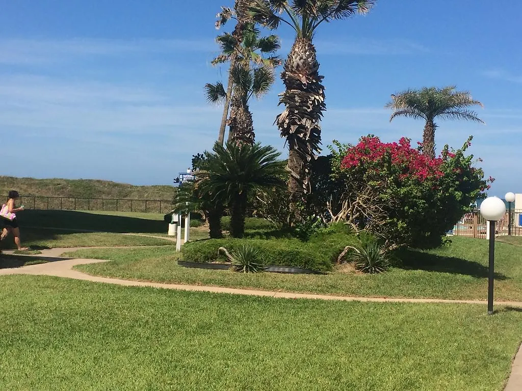 Beachside 2 Bedroom Sleeps 9 Holiday home *