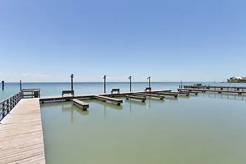 מלון דירות Galleon Bay