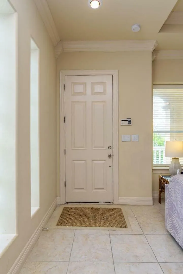Lantana Apartment