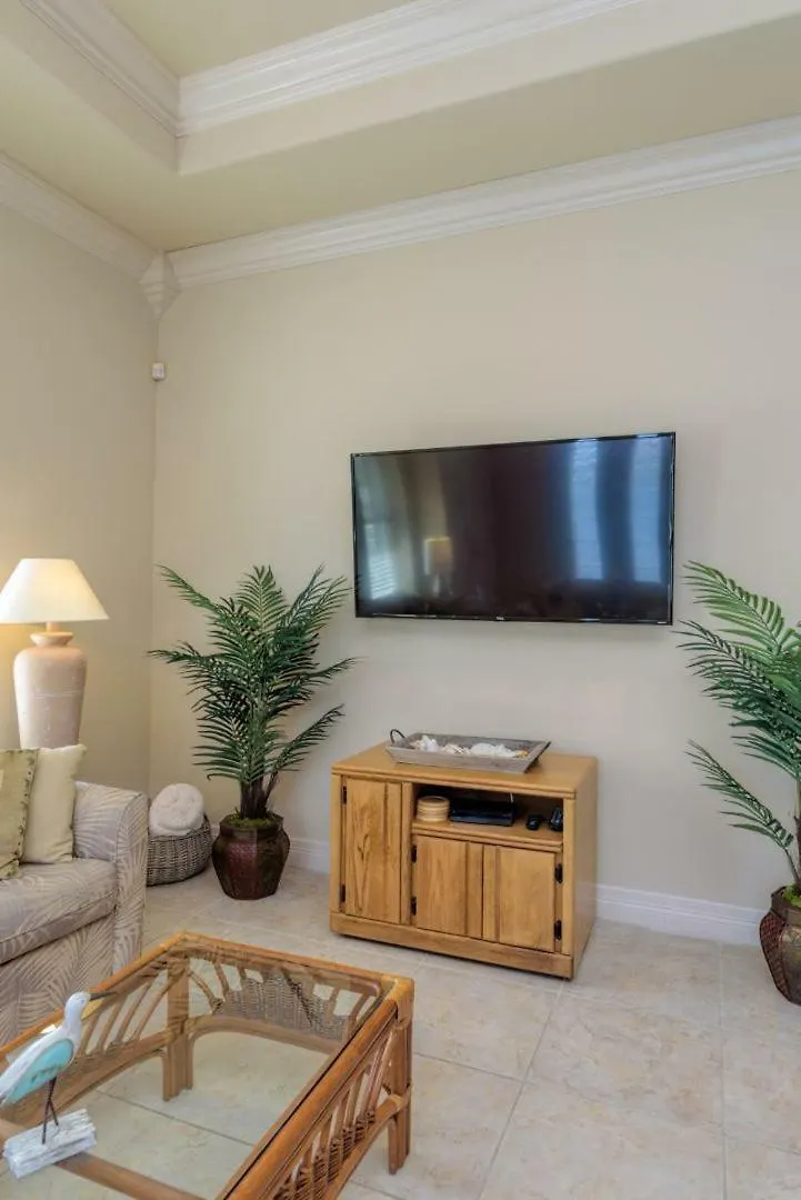 Lantana Apartment *