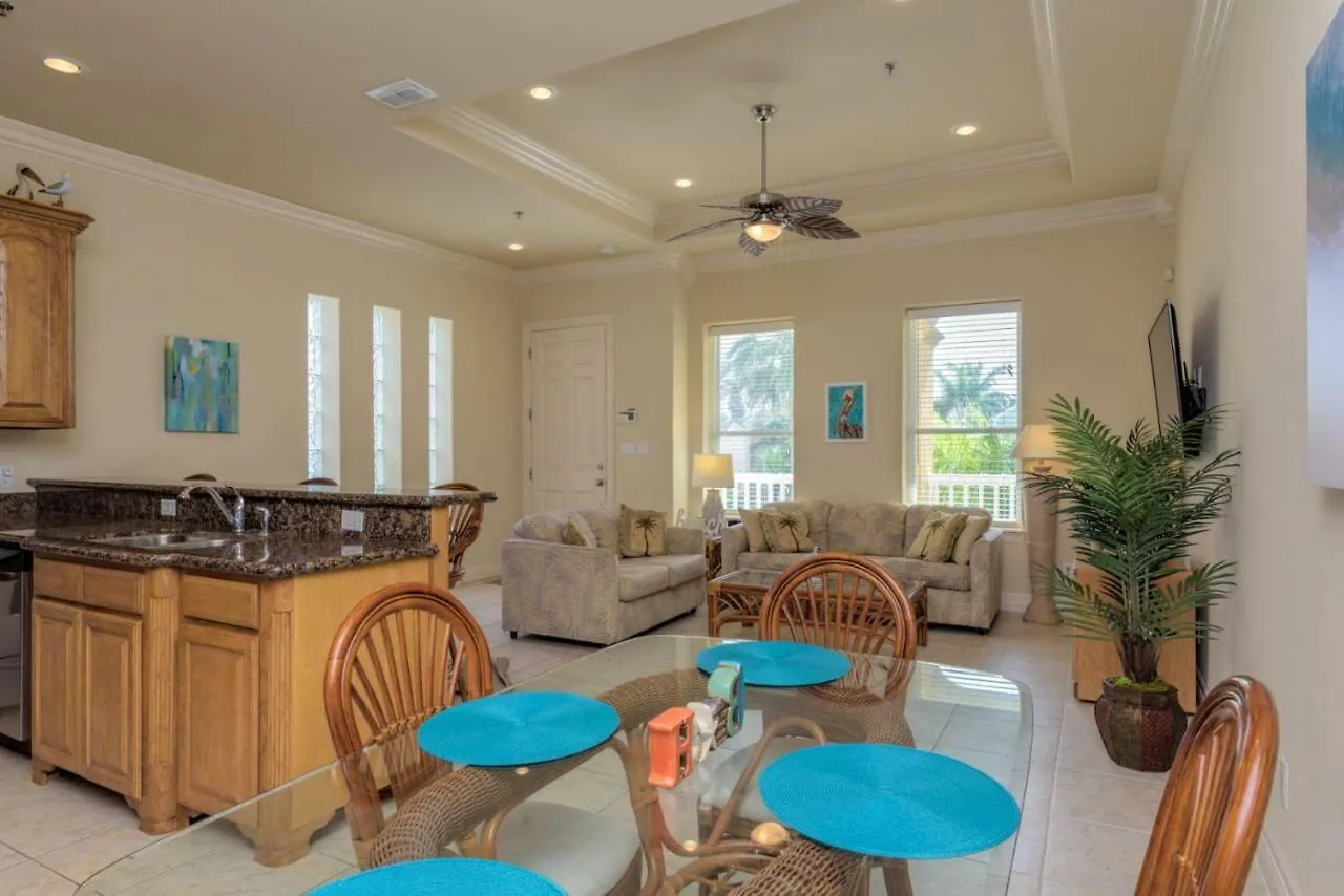 Lantana Apartment *