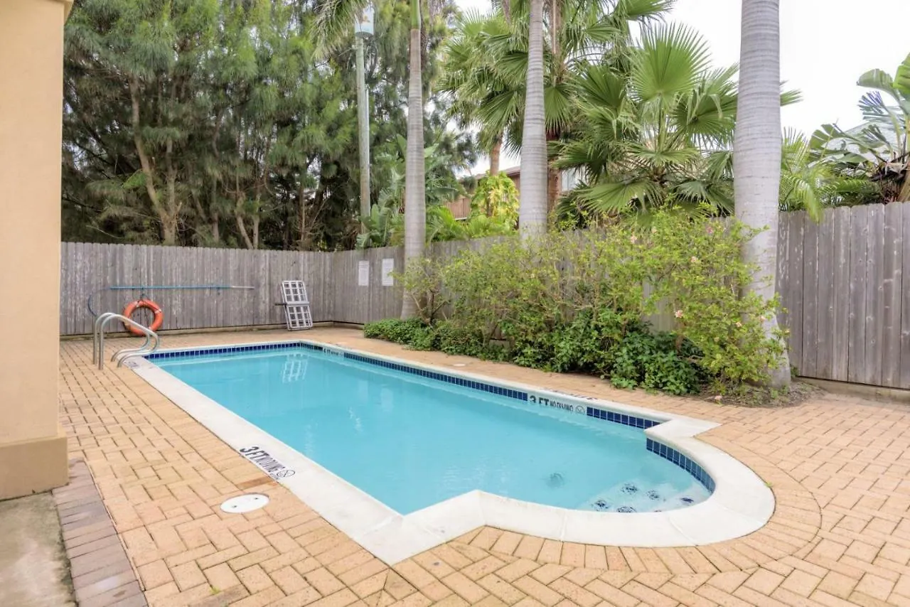 Lantana Apartment