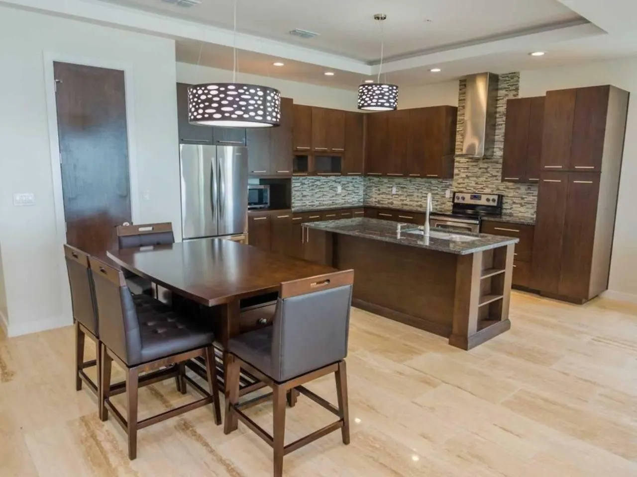 5 Bedroom Beachfront - 3rd Floor
