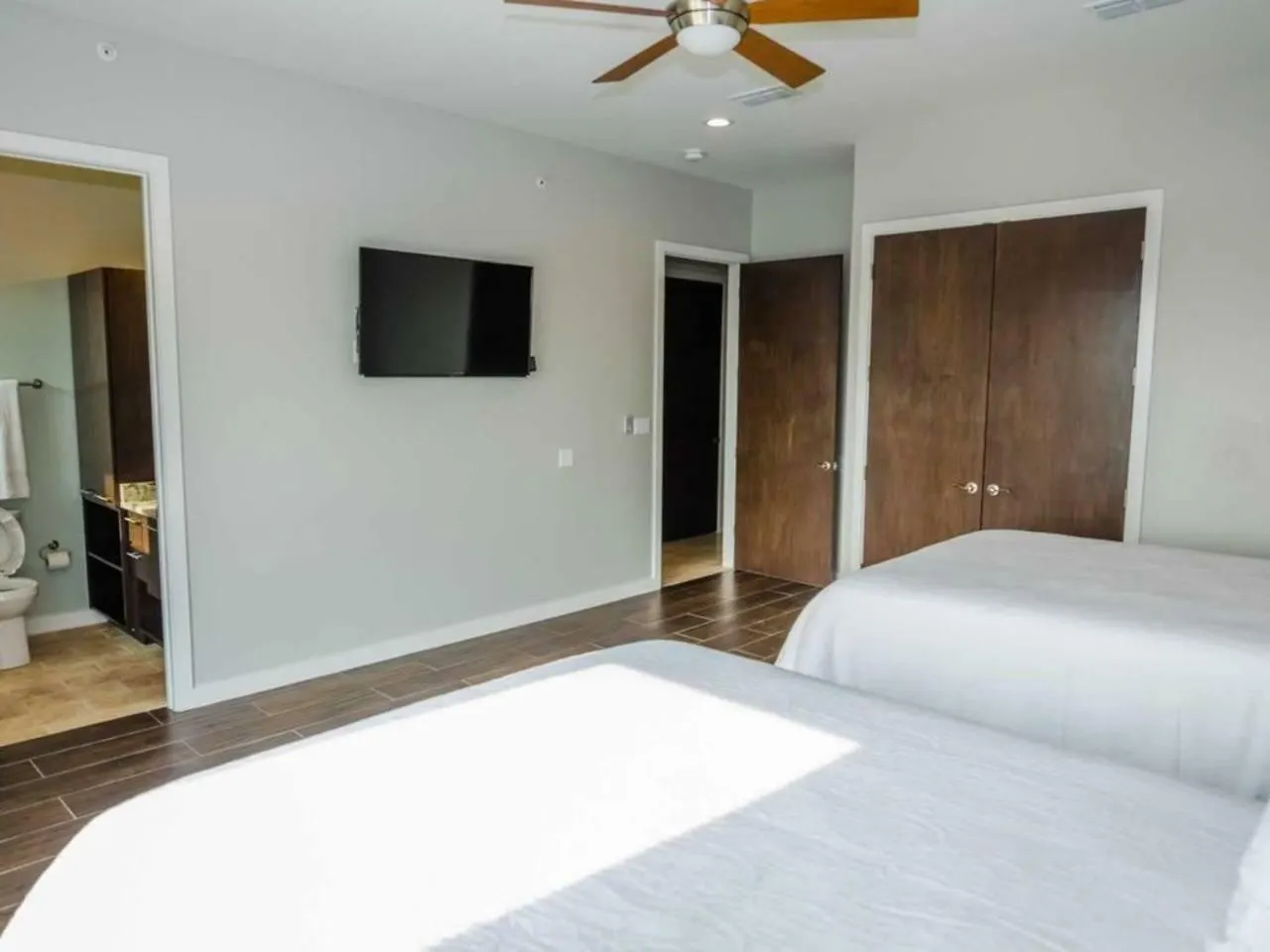 5 Bedroom Beachfront - 3rd Floor