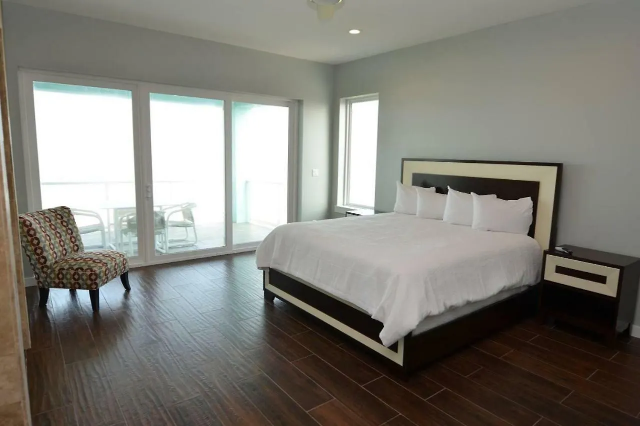 5 Bedroom Beachfront - 3rd Floor Apartmán