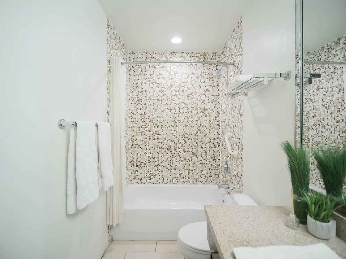Luxurious 3 Bedrooms In Peninsula At The Beach Apartment
