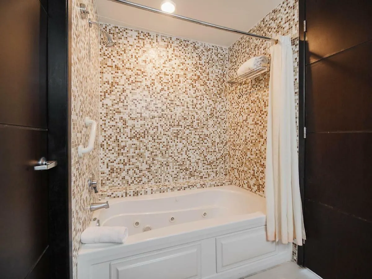 Luxurious 3 Bedrooms In Peninsula At The Beach *