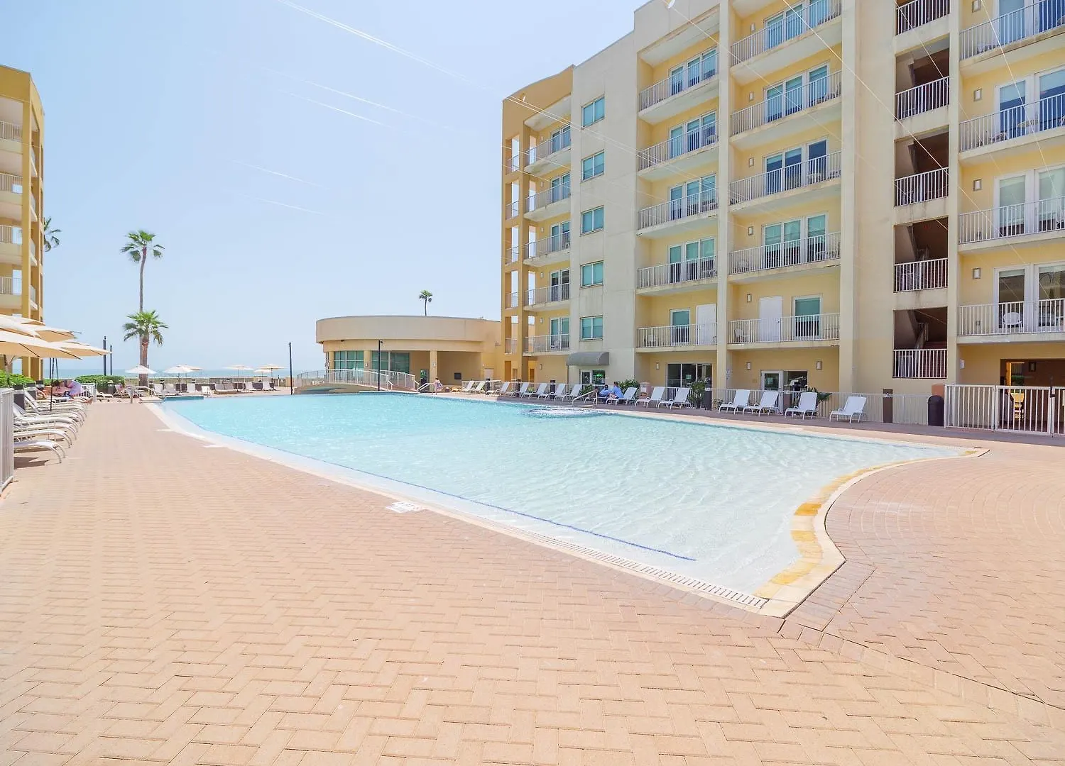 Luxurious 3 Bedrooms In Peninsula At The Beach