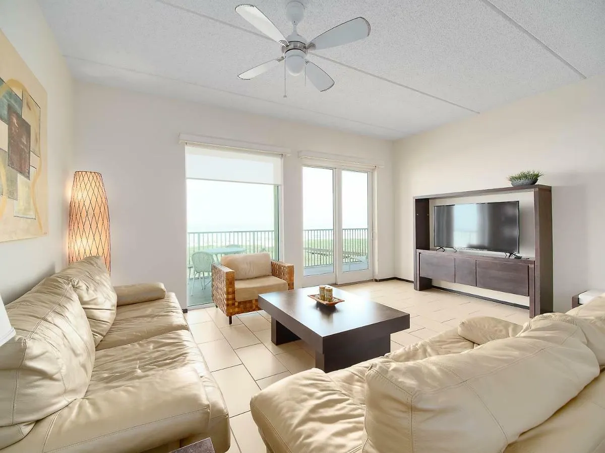 Luxurious 3 Bedrooms In Peninsula At The Beach *