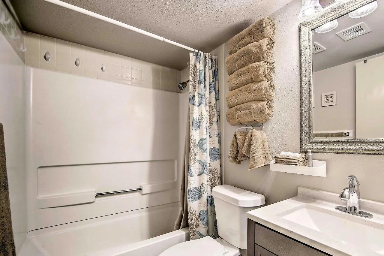 Appartement Haven With Shared Amenities - Steps To Beach! *